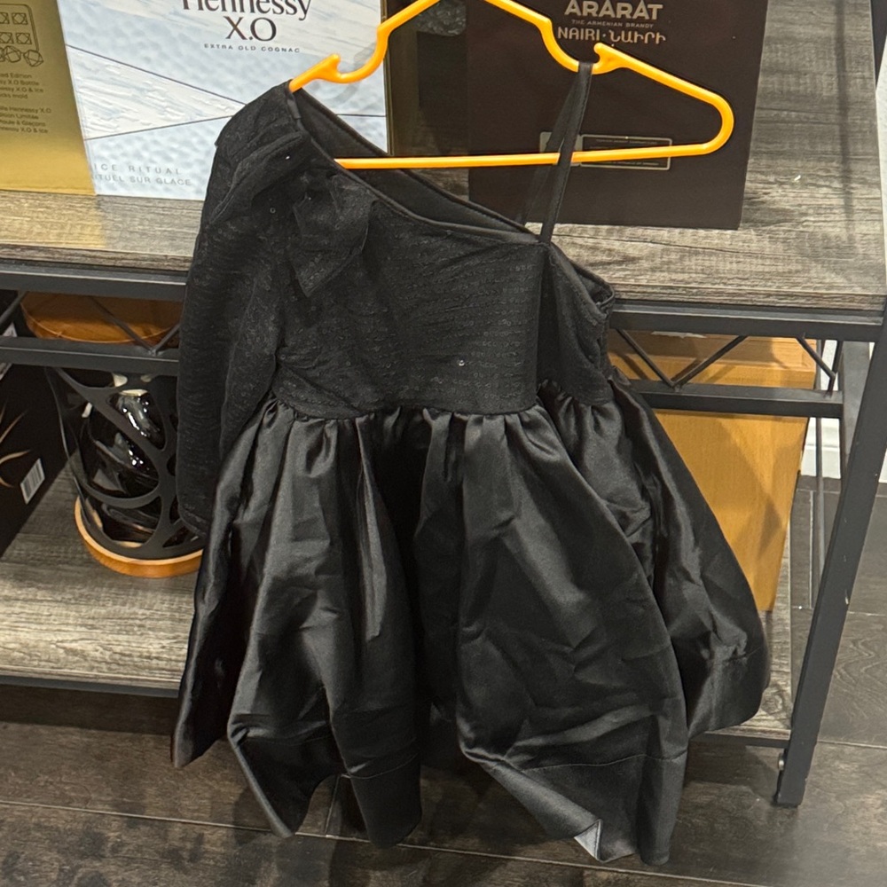 Elegant Black One-Shoulder Dress